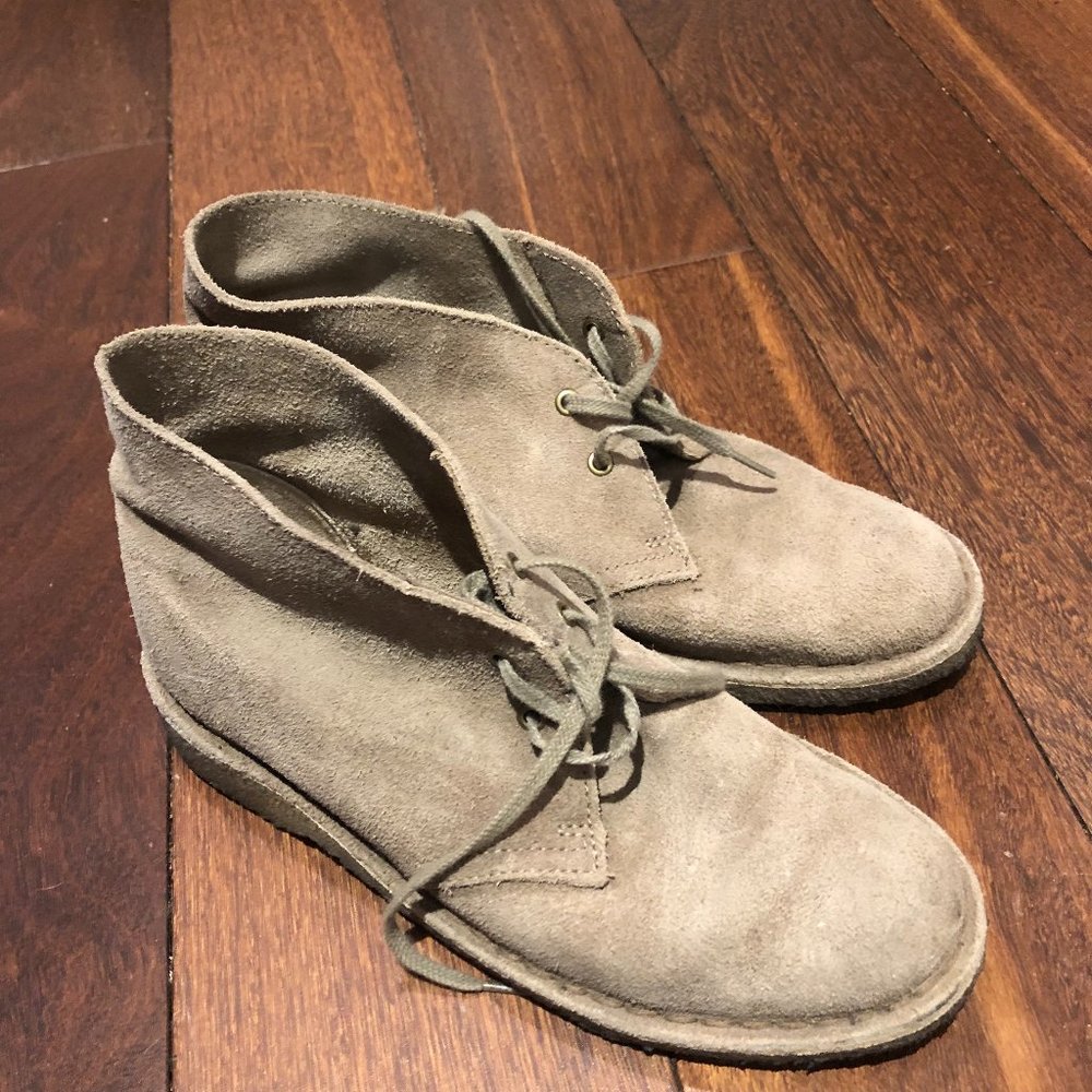 Clarks Desert Boots in Sand Suede